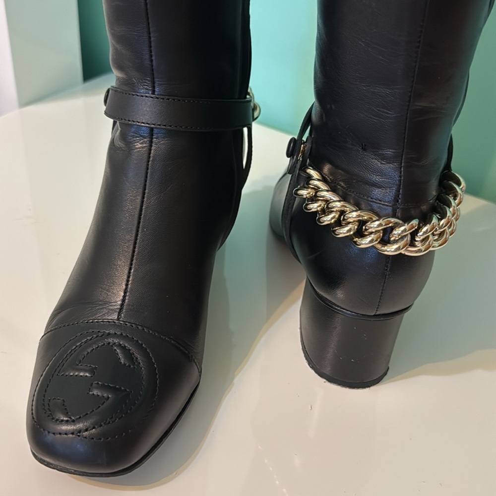 Gucci leather riding boots
Excellent condition
Size 36 - Picture 5 of 13